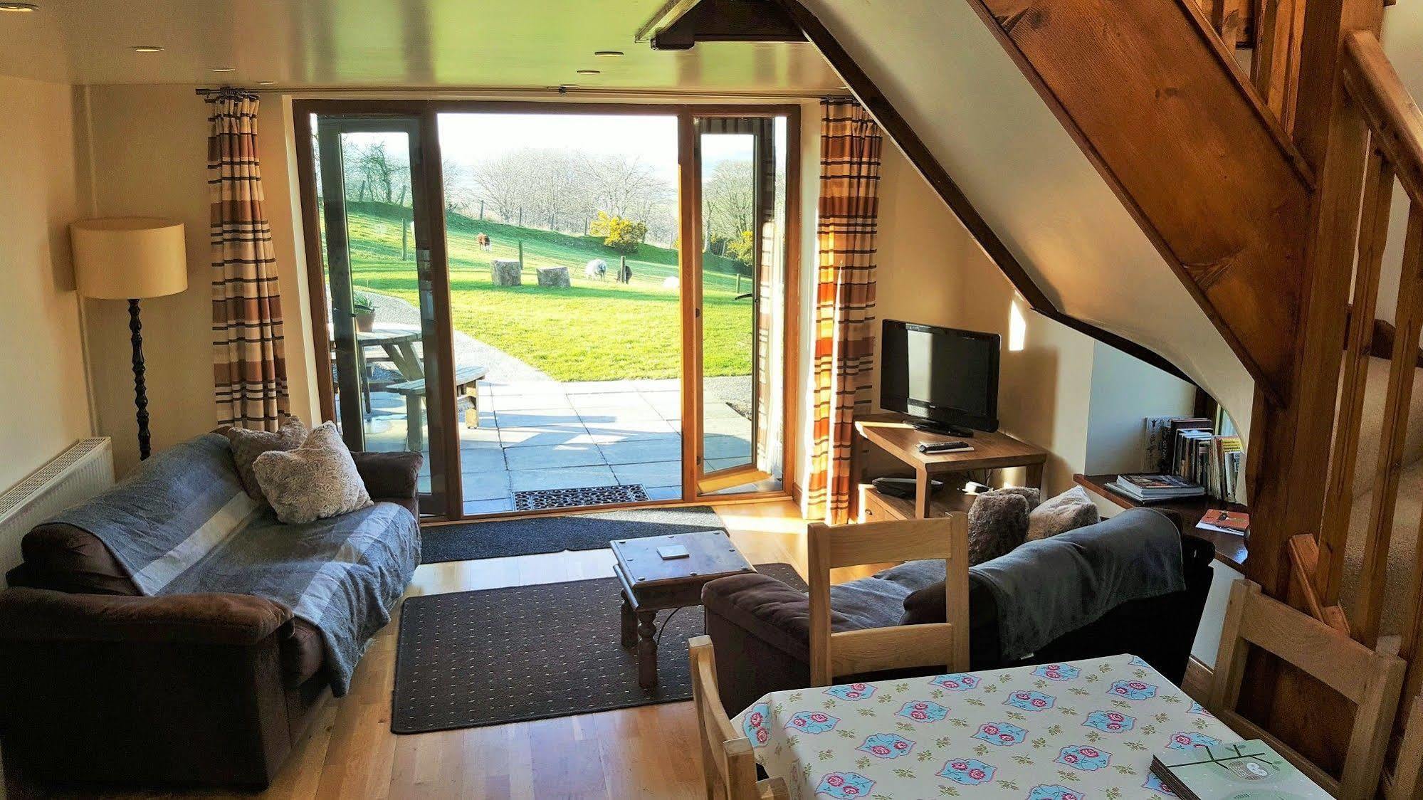 Nant Yr Onnen B&B And Holiday Cottage Tregaron ภายนอก รูปภาพ