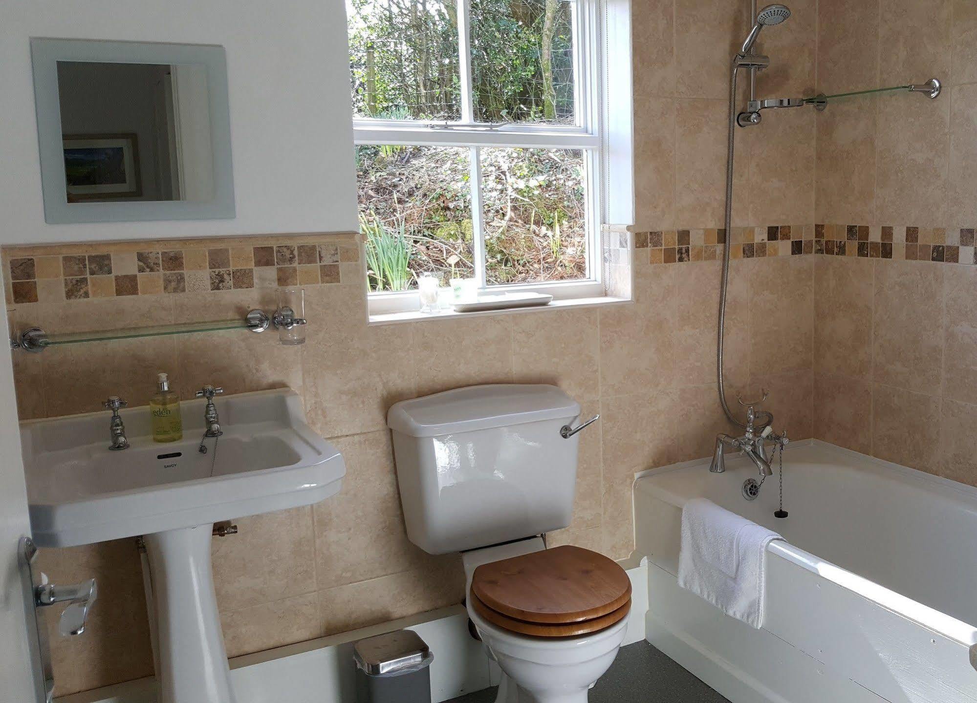 Nant Yr Onnen B&B And Holiday Cottage Tregaron ภายนอก รูปภาพ