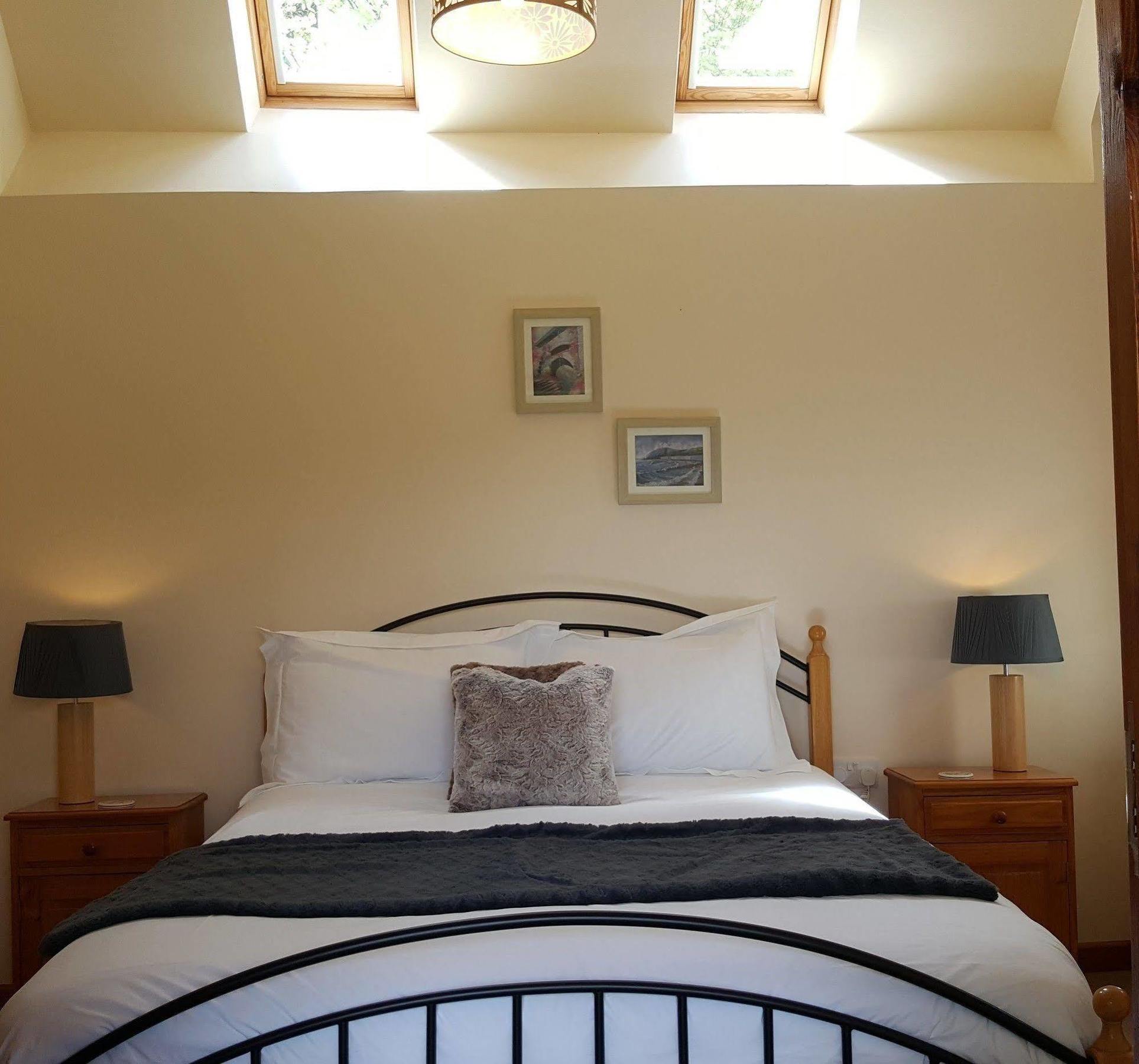 Nant Yr Onnen B&B And Holiday Cottage Tregaron ภายนอก รูปภาพ